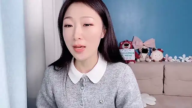 Snapshot of ella55-- chatting on February 23, 2026, 10:23 am ella55-- online show from February 23, 2026, 10:23 am