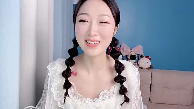 Snapshot of ella55-- chatting on March 6, 2026, 1:13 am ella55-- online show from March 6, 2026, 1:13 am