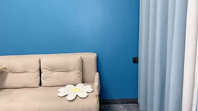 Snapshot of ella55-- chatting on April 7, 2026, 1:06 am ella55-- online show from April 7, 2026, 1:06 am