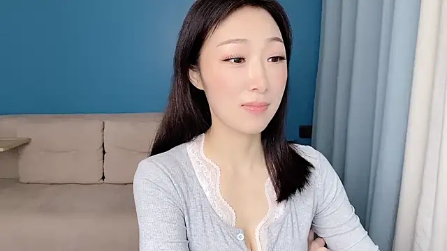 Snapshot of ella55-- chatting on April 14, 2026, 1:11 am ella55-- online show from April 14, 2026, 1:11 am