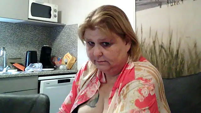 Sylviastar46 online show from April 2, 2026, 7:28 am