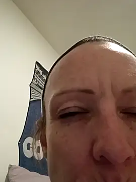 Snapshot of Karebearz1 chatting on November 20, 2025, 2:23 am Karebearz1 online show from November 20, 2025, 2:23 am