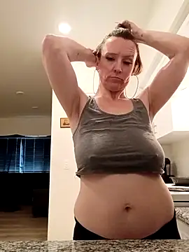 Snapshot of Karebearz1 chatting on March 7, 2026, 4:59 pm Karebearz1 online show from March 7, 2026, 4:59 pm