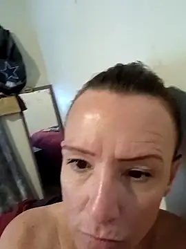 Snapshot of Karebearz1 chatting on March 9, 2026, 12:42 pm Karebearz1 online show from March 9, 2026, 12:42 pm