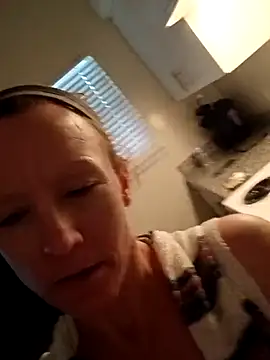 Snapshot of Karebearz1 chatting on March 18, 2026, 3:37 pm Karebearz1 online show from March 18, 2026, 3:37 pm