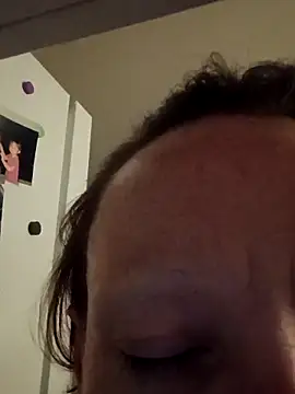 Snapshot of Karebearz1 chatting on April 2, 2026, 8:23 am Karebearz1 online show from April 2, 2026, 8:23 am