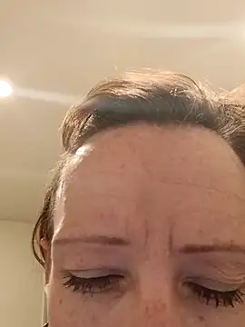 Snapshot of Karebearz1 chatting on April 4, 2026, 11:51 am Karebearz1 online show from April 4, 2026, 11:51 am