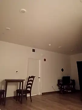 Snapshot of Karebearz1 chatting on April 7, 2026, 10:05 am Karebearz1 online show from April 7, 2026, 10:05 am