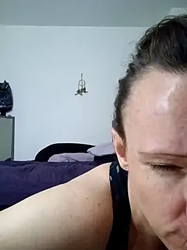 Snapshot of Karebearz1 chatting on April 15, 2026, 11:50 am Karebearz1 online show from April 15, 2026, 11:50 am