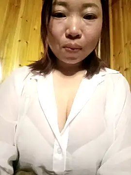 julybe online show from February 15, 2026, 3:31 pm