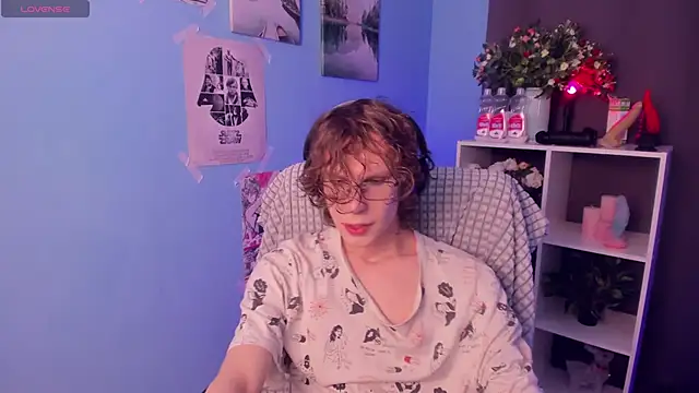 Snapshot of LeoBensyten chatting on January 16, 2026, 2:32 pm LeoBensyten online show from January 16, 2026, 2:32 pm