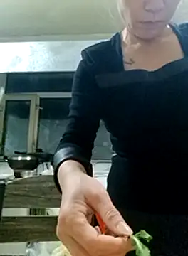 aniani11 online show from November 17, 2025, 8:53 am