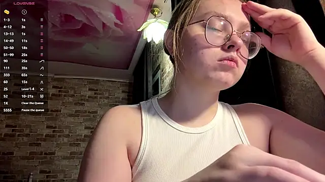 AnnitaArchbell online show from November 12, 2025, 2:17 pm