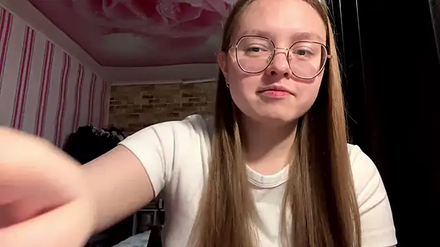 AnnitaArchbell online show from November 16, 2025, 1:39 pm