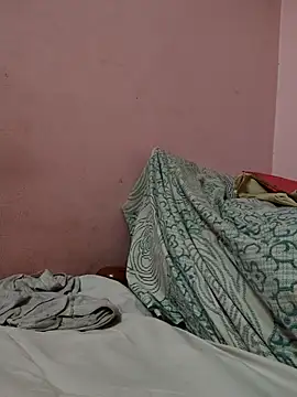 pujapujarrrr online show from November 2, 2025, 8:17 am