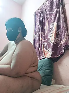 pujapujarrrr online show from January 8, 2026, 6:43 pm