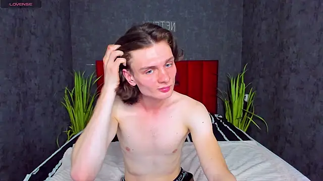 NelsonGodman online show from November 6, 2025, 2:40 pm