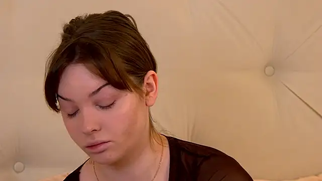 VickiBanx online show from November 7, 2025, 4:01 am