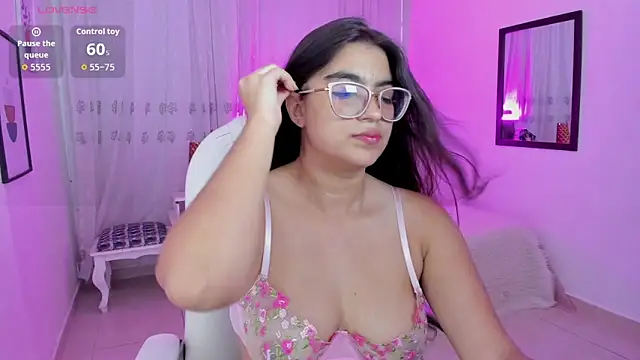 Snapshot of Luna_Jonnes1 chatting on May 27, 2026, 7:22 pm Luna Jonnes1 online show from May 27, 2026, 7:22 pm