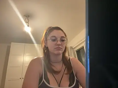 Snapshot of YoungLina chatting on December 3, 2025, 7:23 pm YoungLina online show from December 3, 2025, 7:23 pm