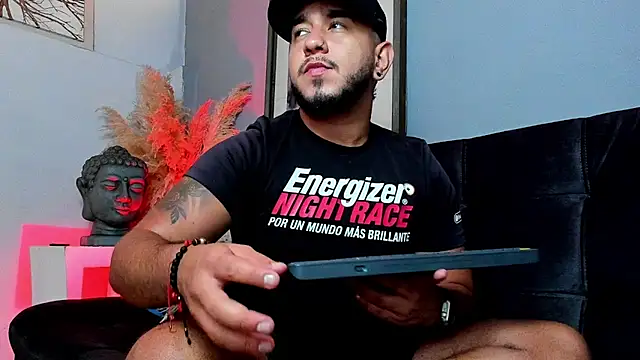 MarcusConnor online show from November 12, 2025, 1:55 pm