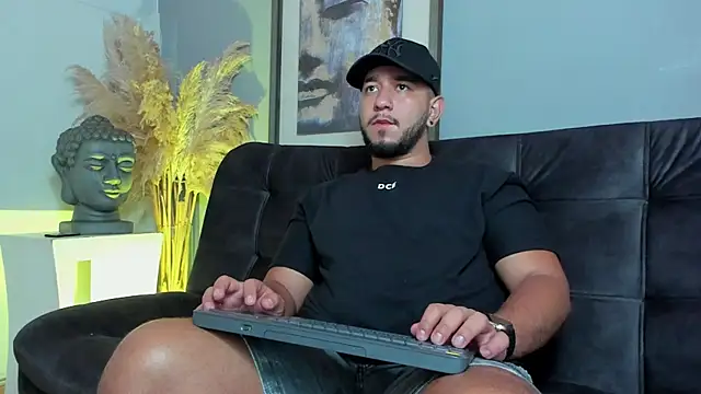 MarcusConnor online show from November 15, 2025, 1:51 pm