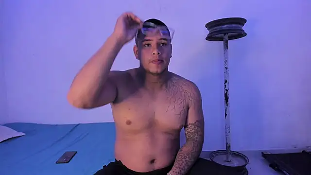 LucassFoster online show from November 5, 2025, 1:55 pm