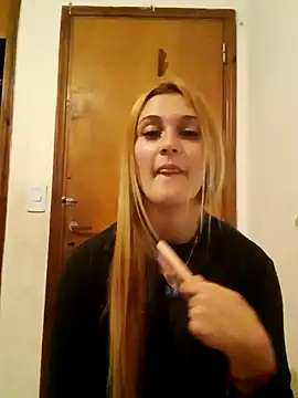 Snapshot of larubia_arg chatting on October 31, 2025, 2:45 am larubia arg online show from October 31, 2025, 2:45 am