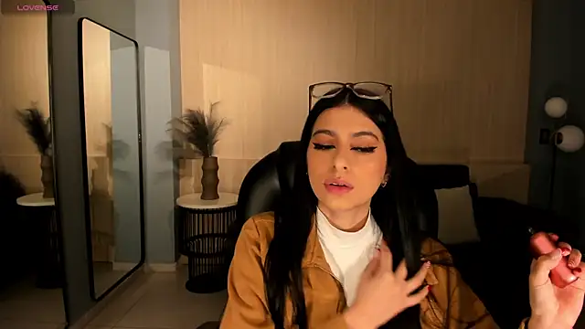 BellaConnorX online show from December 2, 2025, 3:56 am