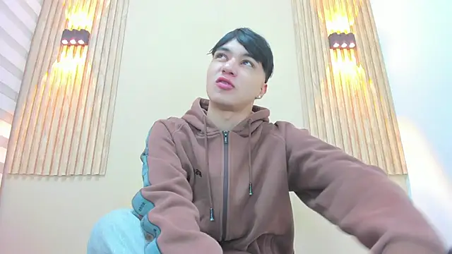 JULII RICO1 online show from February 11, 2026, 12:54 pm