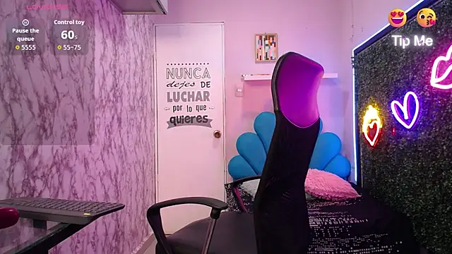 valeria martinez19 online show from April 1, 2026, 9:34 pm