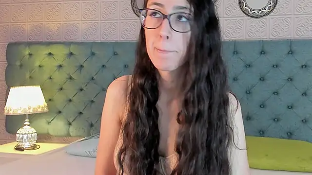 Snapshot of GirafMusic chatting on February 6, 2026, 1:47 pm GirafMusic online show from February 6, 2026, 1:47 pm