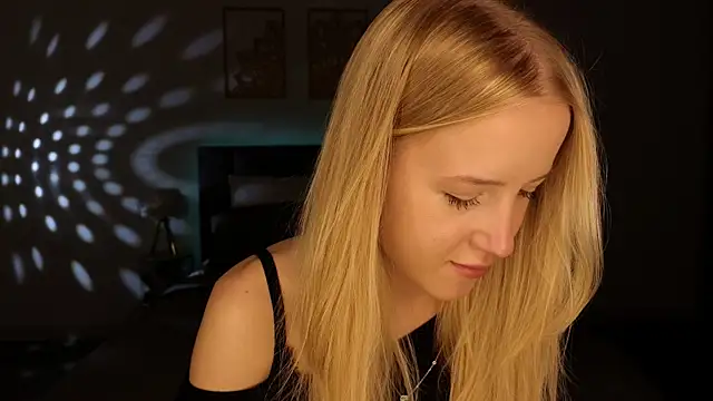 Snapshot of adele_armass chatting on June 10, 2026, 8:52 pm adele armass online show from June 10, 2026, 8:52 pm