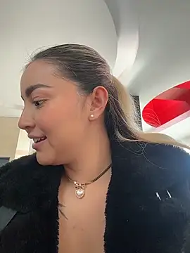 Elina Hills online show from March 19, 2026, 6:56 pm