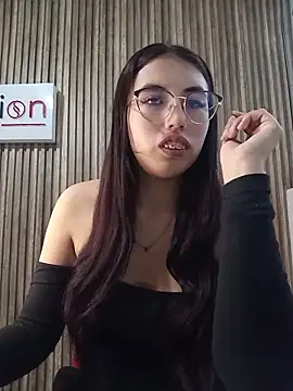 Snapshot of Valk_submissive chatting on May 5, 2026, 4:42 am Valk submissive online show from May 5, 2026, 4:42 am