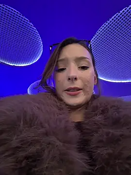 LilluKatten online show from March 5, 2026, 1:18 pm