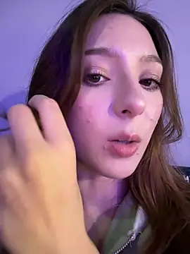 LilluKatten online show from April 15, 2026, 10:33 am