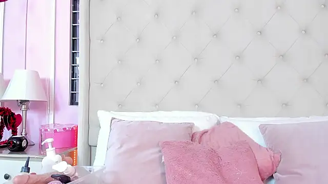 scarlett leblanc  online show from March 23, 2026, 1:15 pm