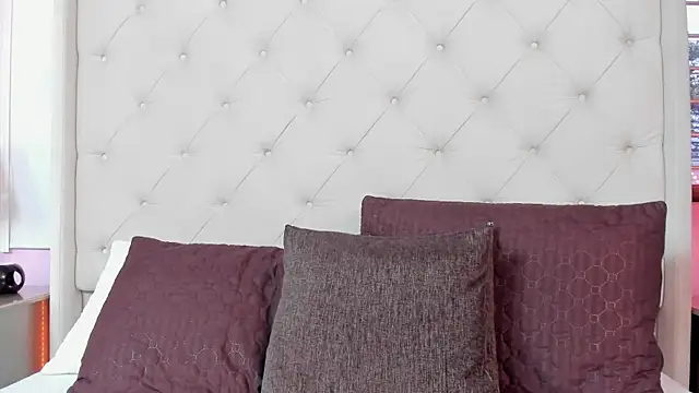 scarlett leblanc  online show from April 7, 2026, 11:54 am