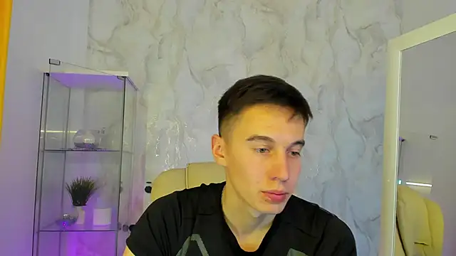 Snapshot of MarkKullen chatting on November 3, 2025, 5:03 pm MarkKullen online show from November 3, 2025, 5:03 pm