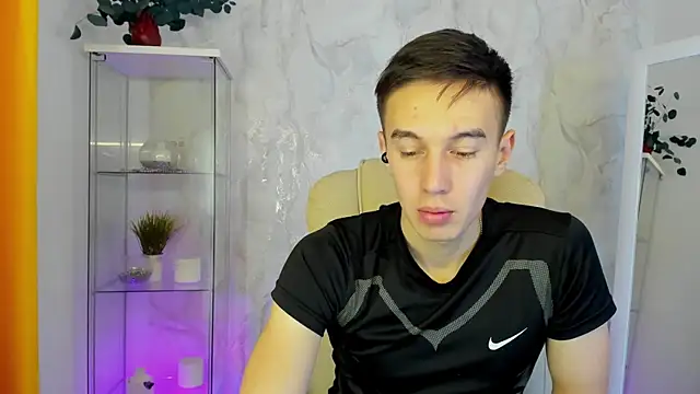 Snapshot of MarkKullen chatting on November 9, 2025, 11:19 am MarkKullen online show from November 9, 2025, 11:19 am