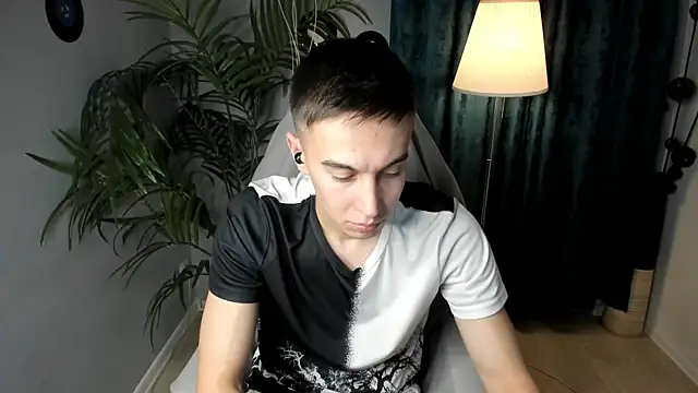 Snapshot of MarkKullen chatting on November 25, 2025, 7:14 pm MarkKullen online show from November 25, 2025, 7:14 pm