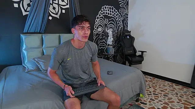 AlessioVitale online show from February 14, 2026, 7:43 pm