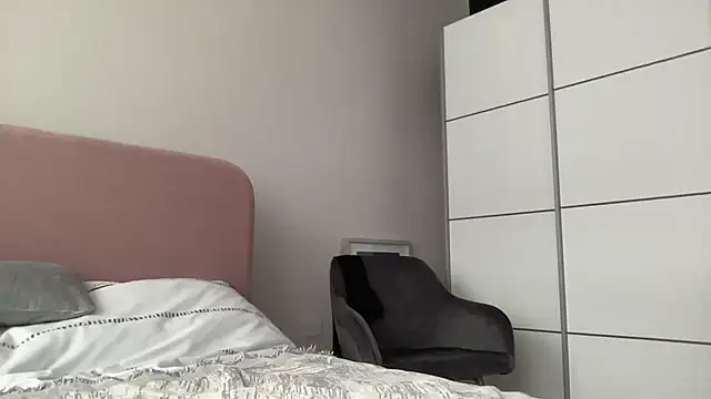 HotLdyllic online show from November 5, 2025, 1:33 pm