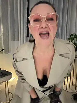 HotLdyllic online show from January 13, 2026, 4:12 pm