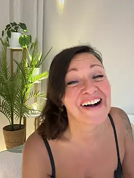 HotLdyllic online show from July 28, 2026, 8:52 pm