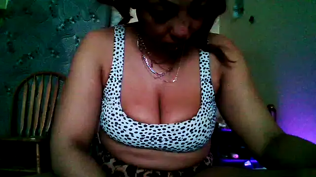 Juicyapplecandy online show from June 24, 2026, 6:29 pm