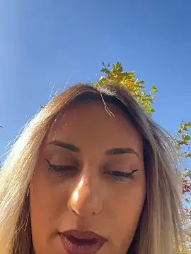 RhanyaThorres online show from October 31, 2025, 11:55 am