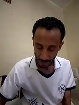 Snapshot of walide100000 chatting on April 10, 2026, 5:39 pm walide100000 online show from April 10, 2026, 5:39 pm