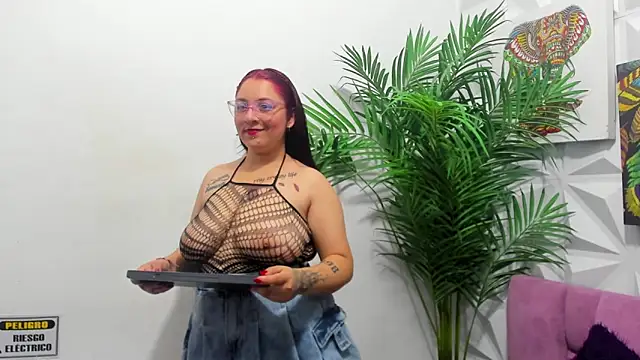 Anggie Miller online show from December 17, 2025, 11:16 am